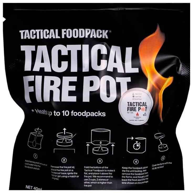 Hornillo de emergencia en bolsa con llama naranja y etiqueta circular Tactical Fire Pot
