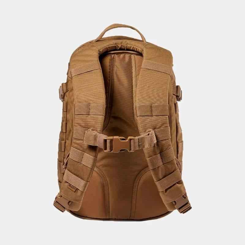 Mochila táctica coyote vista trasera con correas acolchadas y soporte de hombro