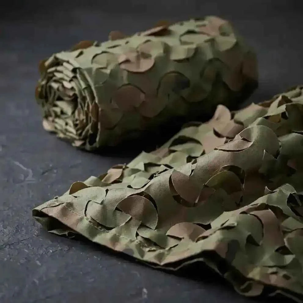 Red de camuflaje Mil-Tec Woodland enrollada, patrón verde y beige