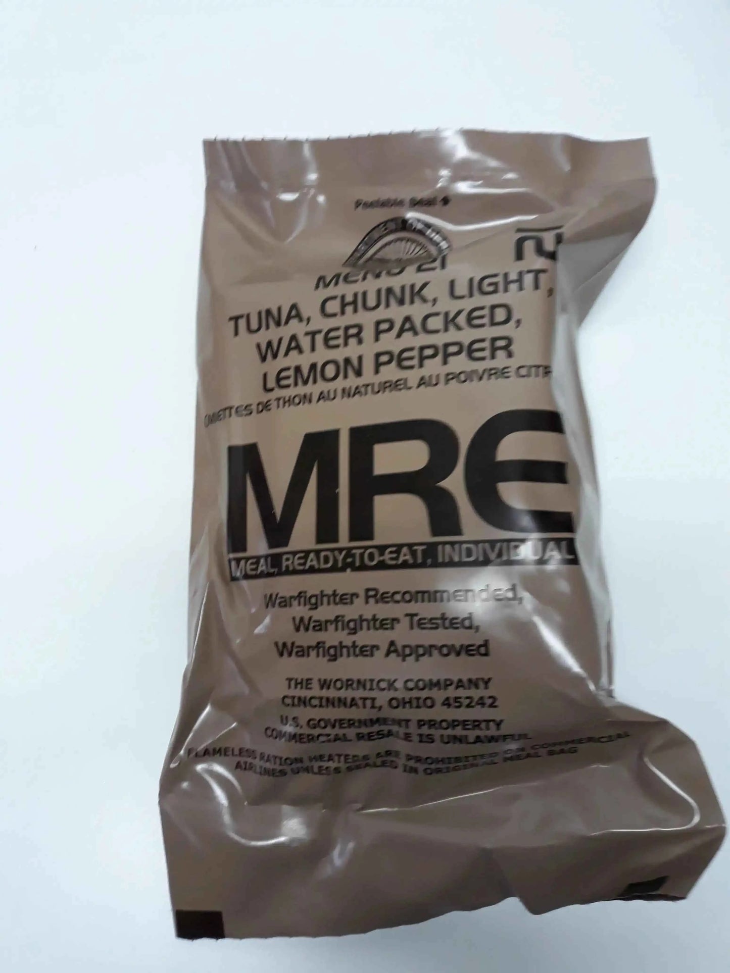 Bolsa MRE con atún en trozos: agua y limón pimienta, empaque individual.