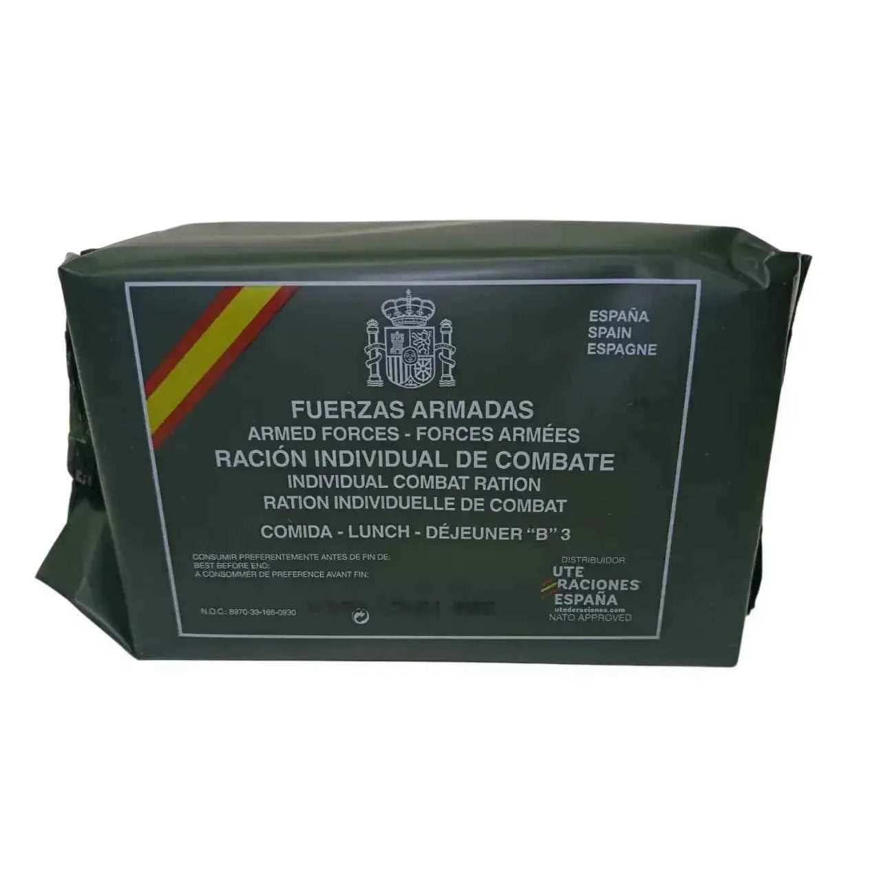 Ración individual de combate MRE en bolsa rectangular verde, etiqueta con emblema y texto.