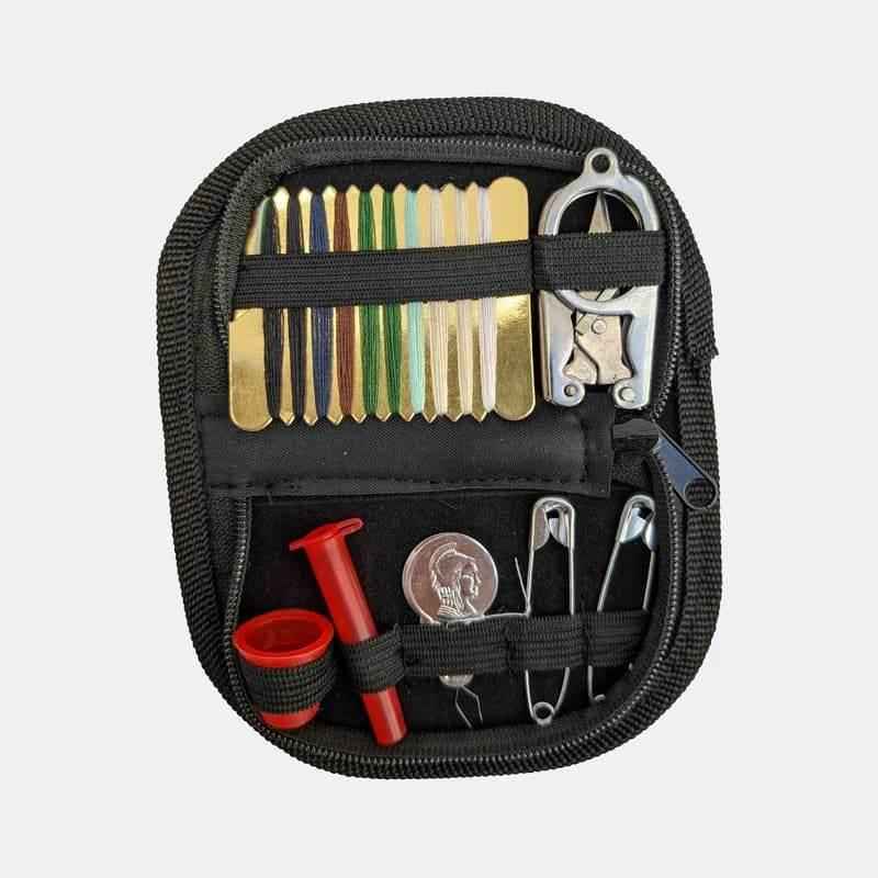 Estuche de costura MIL-TEC negro con herramientas: agujas, tijeras, dedal y carretes