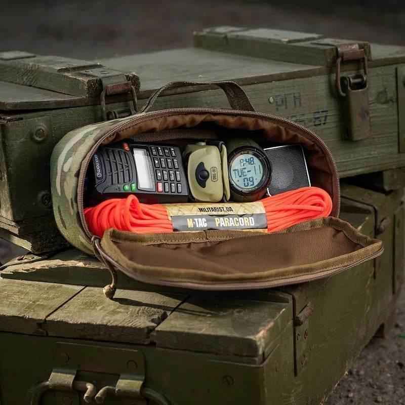 Bolsa Elite M-TAC abierta, con compartimentos interiores y dispositivos con cables