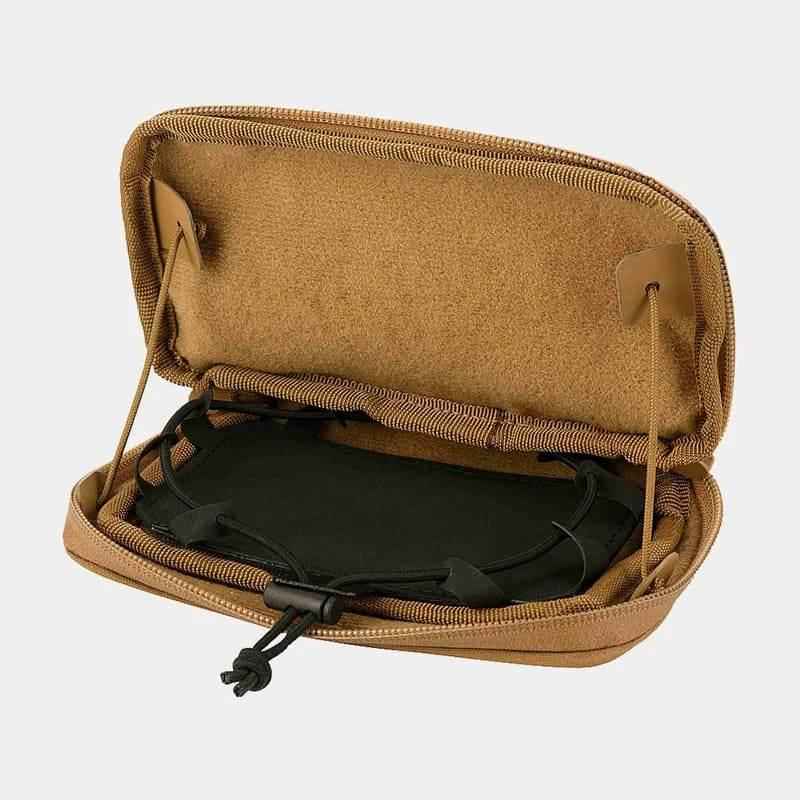 Bolsillo admin MOLLE coyote abierto, con compartimento interior y costuras reforzadas