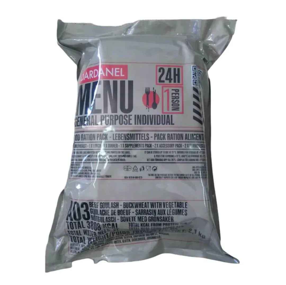 Ración militar en bolsa plateada con etiqueta 24H y variedad de comidas