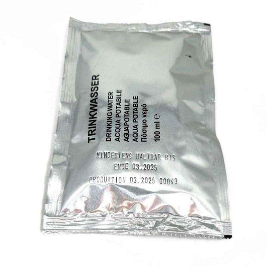 Sobre plateado de agua potable Trinkwasser con texto y 100 ml